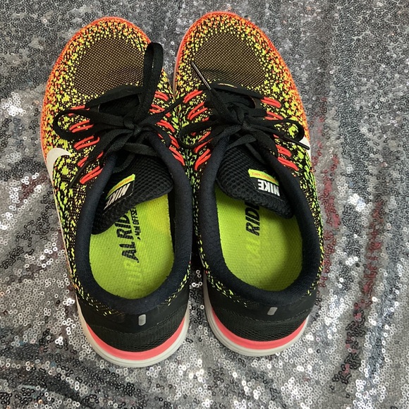 Women’s Nike neon yellow and pink running shoes size 8.5 - Picture 6 of 7